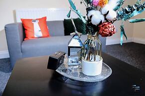 Beautiful 5-bed House Roker Beach