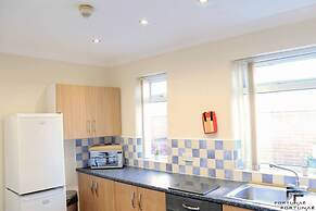 Beautiful 5-bed House Roker Beach