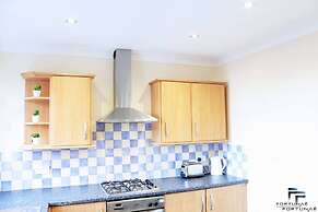 Beautiful 5-bed House Roker Beach