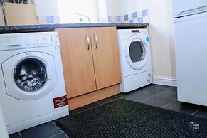 Beautiful 5-bed House Roker Beach