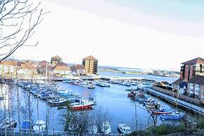 Beautiful 5-bed House Roker Beach