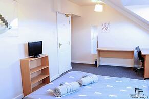 Beautiful 5-bed House Roker Beach