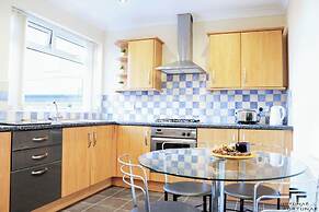 Beautiful 5-bed House Roker Beach