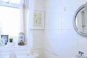 Beautiful 5-bed House Roker Beach