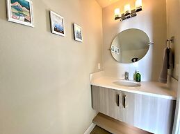 Classy Townhome near Old Town, Breweries, & River!