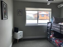 Classy Townhome near Old Town, Breweries, & River!