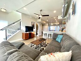 Classy Townhome near Old Town, Breweries, & River!