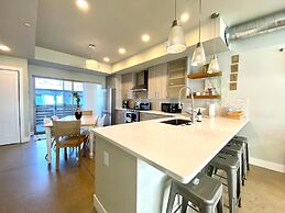 Classy Townhome near Old Town, Breweries, & River!
