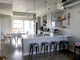 Classy Townhome near Old Town, Breweries, & River!