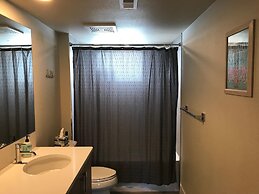 Classy Townhome near Old Town, Breweries, & River!