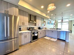 Classy Townhome near Old Town, Breweries, & River!