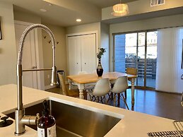 Classy Townhome near Old Town, Breweries, & River!
