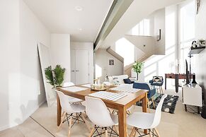 Modern Penthouse on Mass By CozySuites