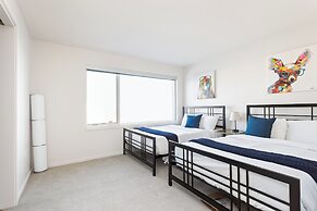 Modern Penthouse on Mass By CozySuites