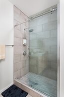 Modern Penthouse on Mass By CozySuites