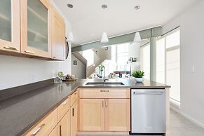 Modern Penthouse on Mass By CozySuites