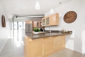 Modern Penthouse on Mass By CozySuites