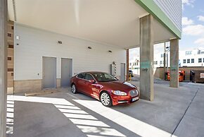 Modern Penthouse on Mass By CozySuites