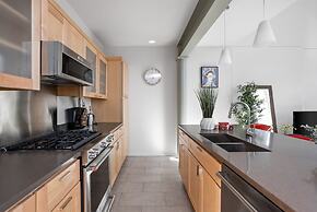 Modern Penthouse on Mass By CozySuites