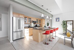 Modern Penthouse on Mass By CozySuites