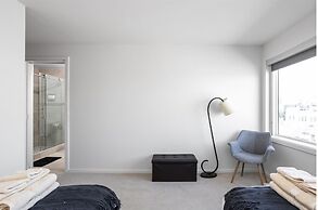 Modern Penthouse on Mass By CozySuites