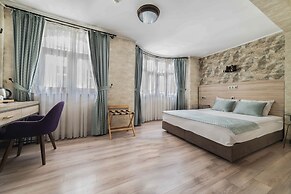 Castle Franco Suites