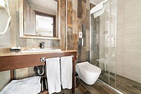 Castle Franco Suites