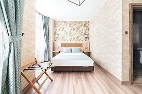 Castle Franco Suites