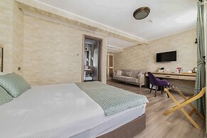 Castle Franco Suites