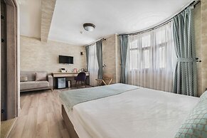 Castle Franco Suites