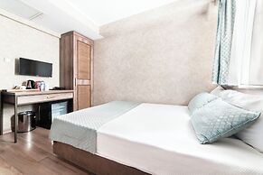 Castle Franco Suites