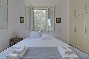 Ouzo Traditional House with private pool