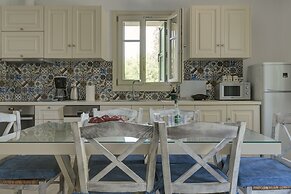 Ouzo Traditional House with private pool