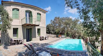 Ouzo Traditional House with private pool