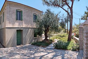 Ouzo Traditional House with private pool