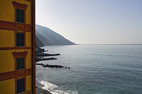 Il Mare di Camogli da un oblò