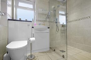 Heathrow Living St Annes Svcs Hse 5 BDRM