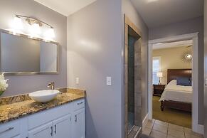 Red Nashville Beauty 3BD/2BT - 12Min from Downtown