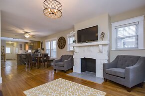 Red Nashville Beauty 3BD/2BT - 12Min from Downtown