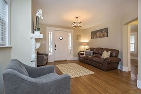 Red Nashville Beauty 3BD/2BT - 12Min from Downtown