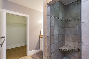 Red Nashville Beauty 3BD/2BT - 12Min from Downtown