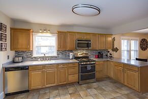 Red Nashville Beauty 3BD/2BT - 12Min from Downtown