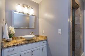 Red Nashville Beauty 3BD/2BT - 12Min from Downtown