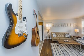 Savor the Homey Vibe at a Chilled Nest Five Min Downtown