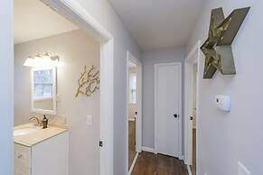 Savor the Homey Vibe at a Chilled Nest Five Min Downtown