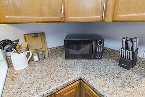 Savor the Homey Vibe at a Chilled Nest Five Min Downtown