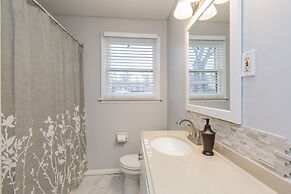 Savor the Homey Vibe at a Chilled Nest Five Min Downtown