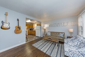 Savor the Homey Vibe at a Chilled Nest Five Min Downtown