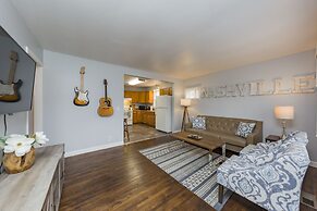 Savor the Homey Vibe at a Chilled Nest Five Min Downtown