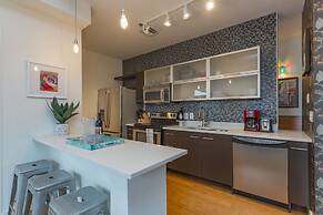 Artsy Extended Retreat Downtown Nashville